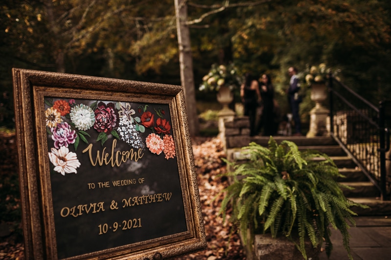 Wedding Photographer, a sign reads "Welcome to the Wedding Olivia and Matthew"